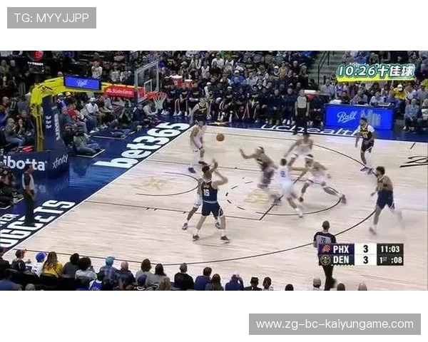 戈贝尔空接暴扣展现禁区统治力